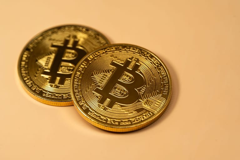 Prompt Akpro Lab: physical cryptocurrency coins