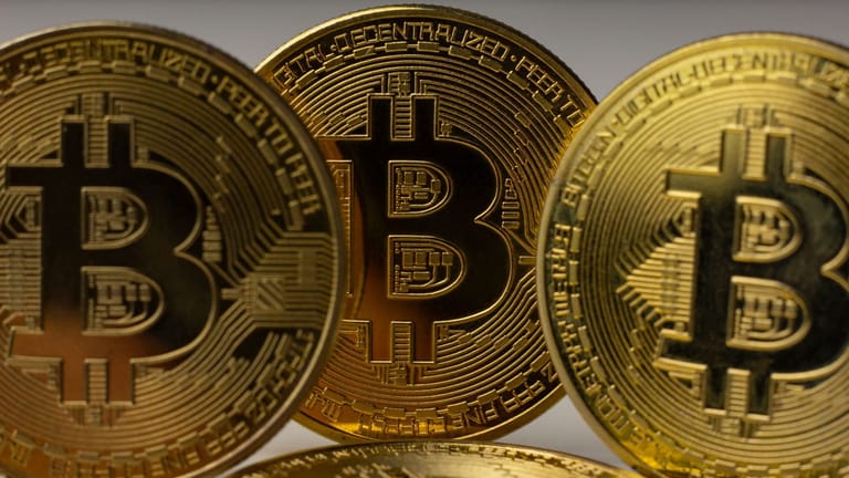 Stake +100 Capex: physical cryptocurrency coins